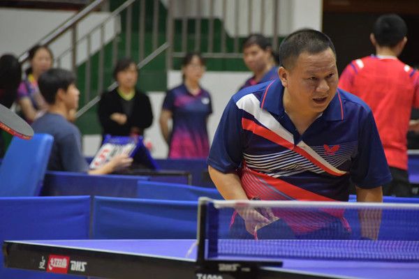 图为beat365手机版官网入口经理肖百荣认真备战